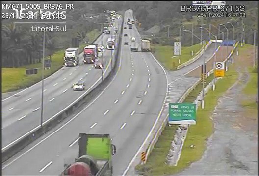 VÍDEO: Carreta bitrem com aço fica sem freios e quase perde entrada de área de escape na BR-376