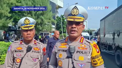 Rekaman Detik-detik Truk Ekspedisi Tabrak Pengendara di Perempatan Slipi