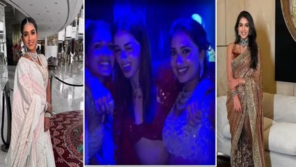 Radhika Merchant दोस्त की शादी में दुल्हन की तरह सजीं, लहंगा और साड़ी पहन लगाए चार चांद ! FilmiBeat