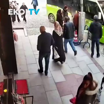 Kocaeli'de feci kaza! Araç, yayaların arasına daldı; 6 kişi yaralandı