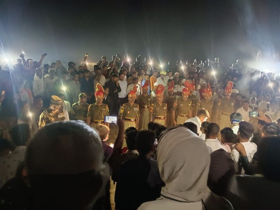 सैन्य जवान के निधन पर उमडा जन सैलाब, दी श्रद्धा...