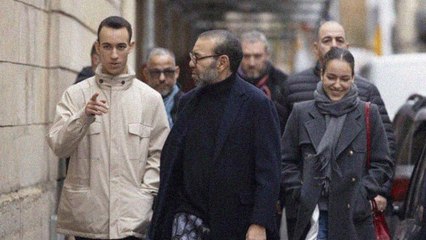 سيلفي ولفتة أبوية.. صور الملك ونجليه تخطف الأنظار