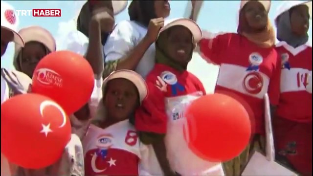 Türkiye'de eğitim alan Somalili gençler ülkelerinde önemli görevlerde