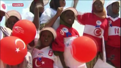 Türkiye'de eğitim alan Somalili gençler ülkelerinde önemli görevlerde