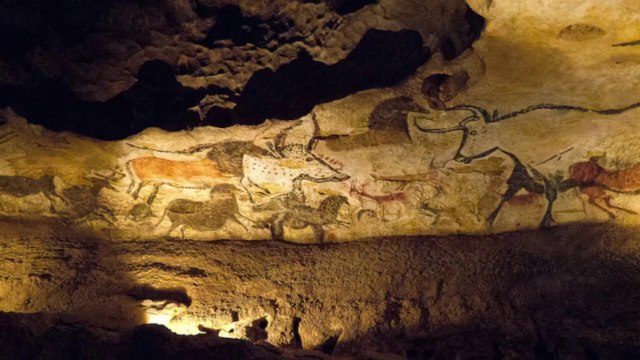 VERDADE ALIENÍGENA: UFOS CAPTADOS POR CÂMERAS: AS CAVERNAS DE LASCAUX
