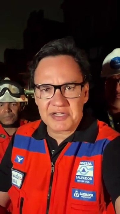 Moradores são evacuados de prédios vizinhos ao casarão que desabou na Baixa dos Sapateiros