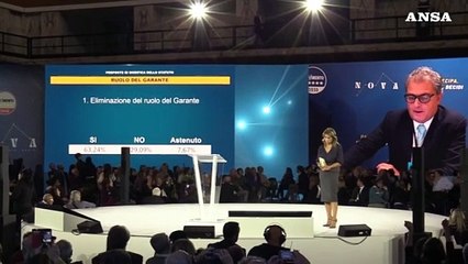 M5S, ovazione all'annuncio dell'eliminazione del garante durante la Costituente