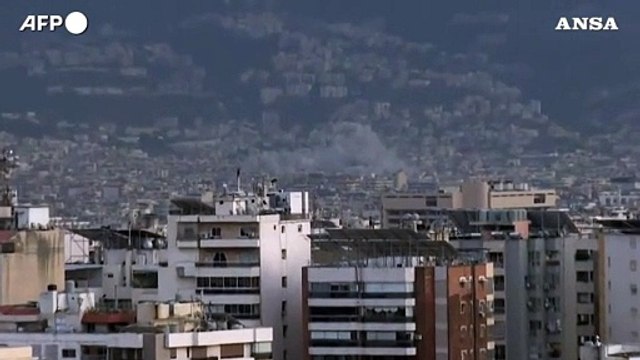 Libano, nuovo attacco israeliano a Beirut sud: colonne di fumo in cielo
