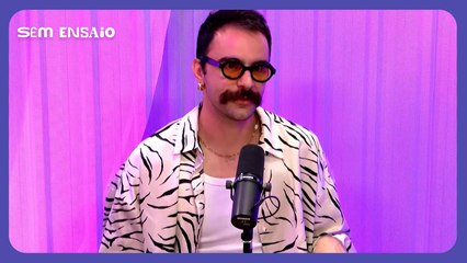 "Fazia pop rock, fui pro metal e aprendi a berrar"