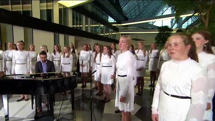 Hør Pigekoret synge et medley af de ti udvalgte vuggeviser | 2015 | DR