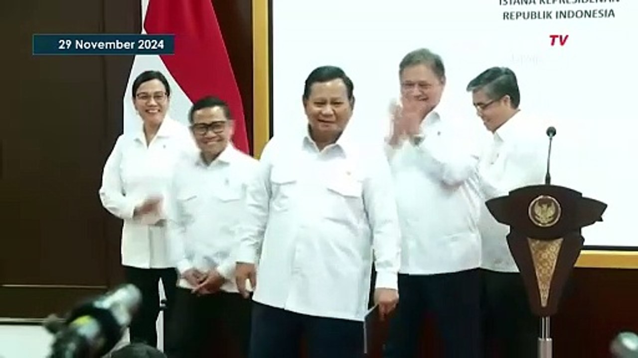 Momen Seskab Teddy dan Menkeu Sri Mulyani Mendadak jadi Juru Foto di Istana