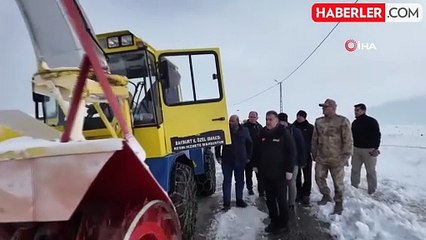 Bayburt'ta Kapalı Köy Yollarında Kar Temizleme Çalışmaları Devam Ediyor