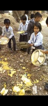 मिड-डे मील में बदबूदार सब्जी परोसने का मामला, ग्रामीणों ने किया हंगामा