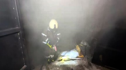Avcılar'da yangın paniği: Yatak imalathanesi cayır cayır yandı