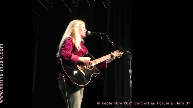 LEAVING THE NEST, une chanson de MIRTHE,concert 2021, guitare-voix, Flers 61, France