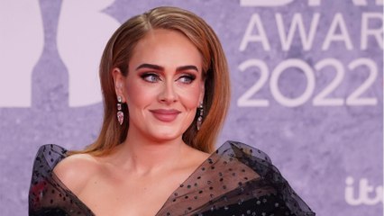 GALA VIDEO - Adele bouleversée pour ses adieux à Las Vegas, son fils Angelo fait une rarissime apparition pour l’occasion