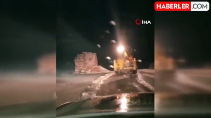 Karda Mahsur Kalan Öğrenci Servisi ve Mazot Yüklü Kamyon Kurtarıldı