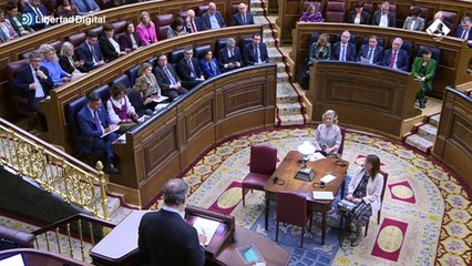 Feijóo a Sánchez: "Llega tarde y lo hace para cubrirse de toda la peste y corrupción que le rodea"