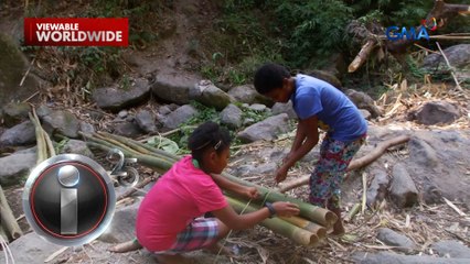 Isang pamilya, nagbubuhat ng buho para ibenta sa ibaba ng bundok | I-Witness