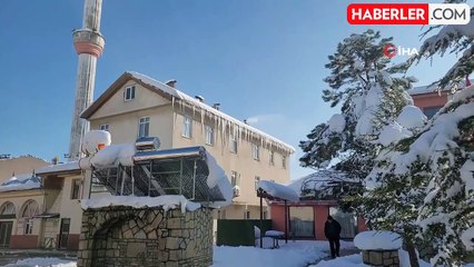 Eflani'de Kar Yağışı Sonrası Binaların Çatısında Sarkıtlar Oluştu