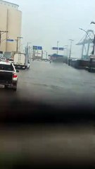 Região da Calçada fica tomada por água após chuva