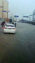 Região da Calçada fica tomada por água após chuva