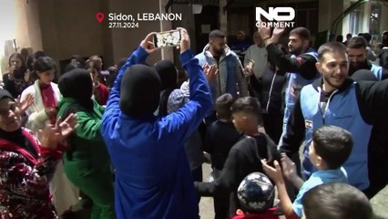 Famílias libanesas deslocadas celebram cessar-fogo entre Israel e Hezbollah