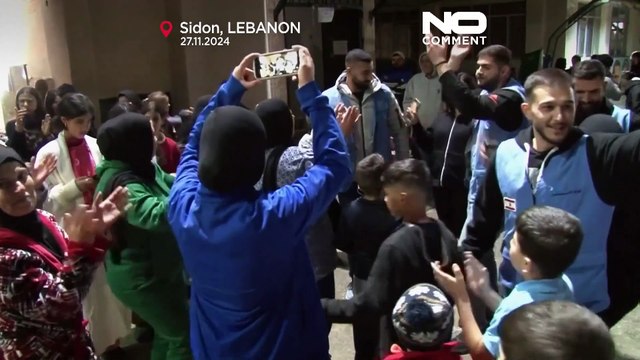 Famílias libanesas deslocadas celebram cessar-fogo entre Israel e Hezbollah