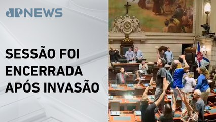 Manifestantes invadem Plenário da Câmara Municipal do Rio de Janeiro
