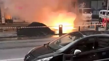 Sultangazi’de İSKİ’nin kazı çalışması sırasında elektrik kabloları koptu