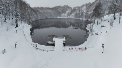 Ulugöl Tabiat Parkı beyaz örtüyle kaplandı!
