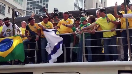 Bolsonaro tilda de "livianas" las acusaciones de golpismo y arremete contra la Justicia
