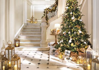 La espectacular entrada de La Casa de Navidad de El Mueble