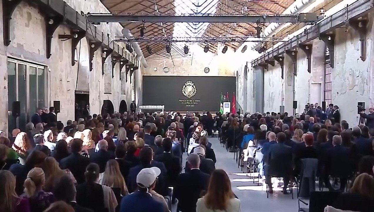 Los Reyes entregan en Sevilla las Medallas de Oro en Bellas Artes