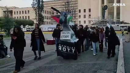 Roma, alla Sapienza studenti "contro guerra, tagli e riforma"