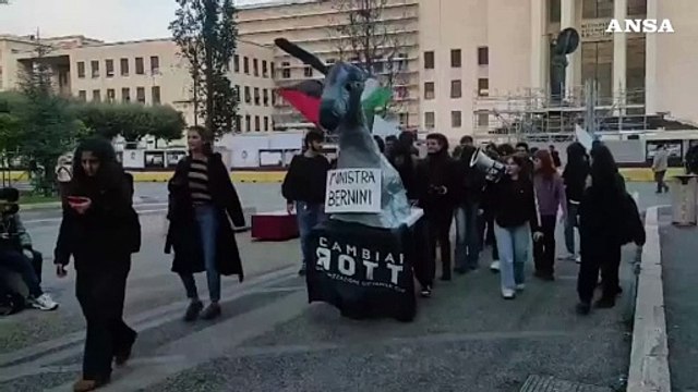 Roma, alla Sapienza studenti contro guerra, tagli e riforma