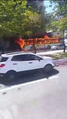 Ônibus pegando fogo na Avenida Fernandes Lima
