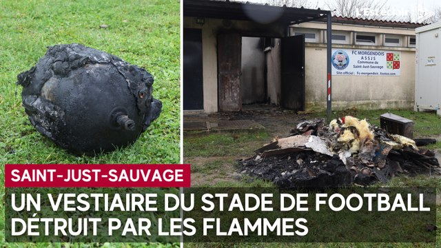 Un vestiaire du stade de football détruit par les flammes à Saint-Just-Sauvage