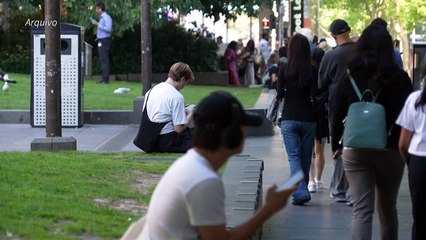 Austrália pode proibir menores de 16 anos de usar as redes sociais