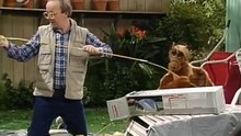 ALF 02x16, Lo Sentimos Mucho, Tío Alberto