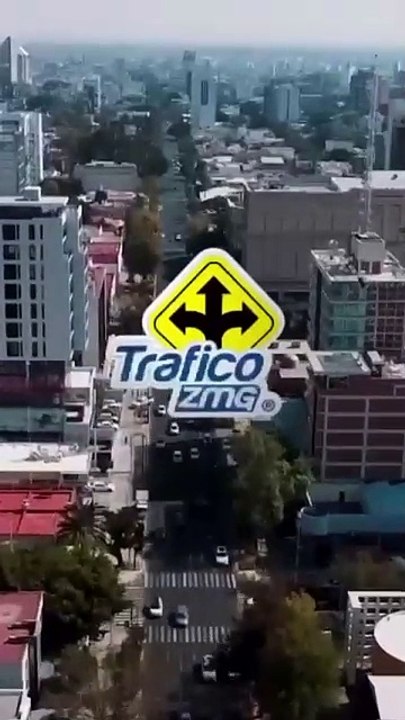 Un tráiler que transportaba pañales volcó sobre el Periférico en la colonia Santa Cecilia