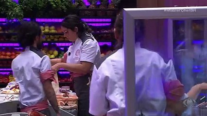 Mercado do MasterChef Confeitaria tem atrito entre participantes por folha de ouro