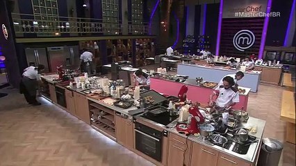 Ale fica tenso com sobremesa e Walkyria retruca: “Não entregar não é uma opção”