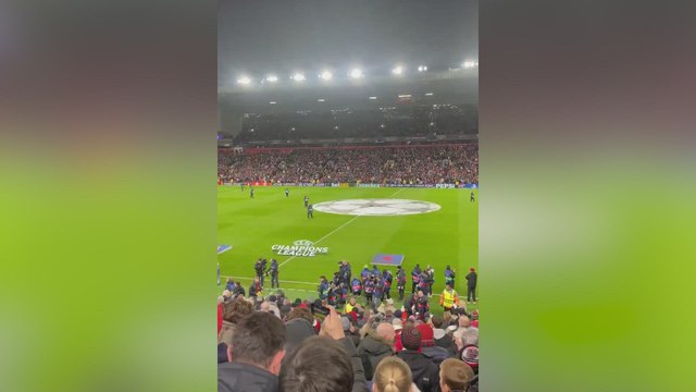 El You'll Never Walk Alone, en Anfield, y en un partido de CHampions es de obligada escucha