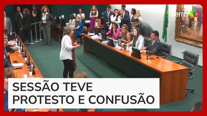CCJ da Câmara aprova PEC que pode proibir aborto legal no Brasil