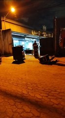 Dono de bar é filmado quebrando equipamentos de som