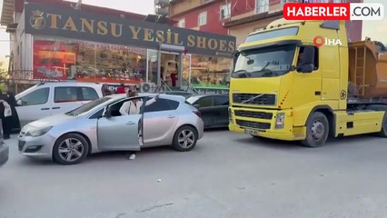 Hafriyat Kamyonu Otomobili Metrelerce Sürükledi