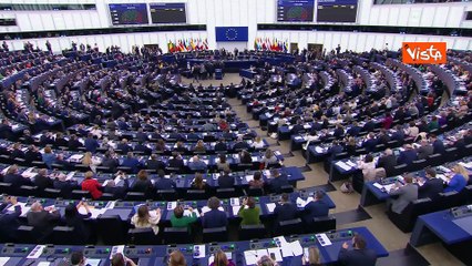 Metsola consegna a Von der Leyen lettera con decisione dell'Europarlamento di eleggere Commissione