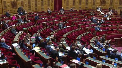 Budget 2025 : le Sénat augmente le taux de TVA de 5,5 à 20 % sur l’eau en bouteille plastique