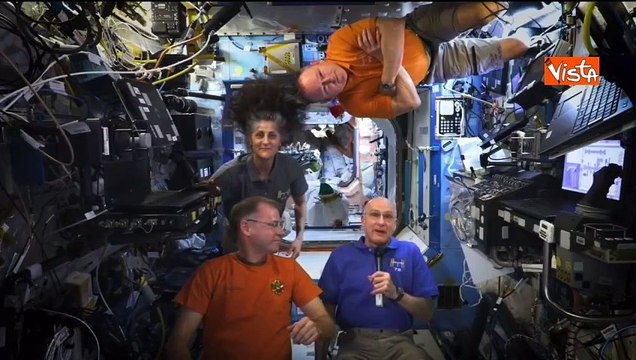 ?Happy Thanksgiving? da Stazione Spaziale Internazionale, ecco il men? - e cibo fluttua nello spazio